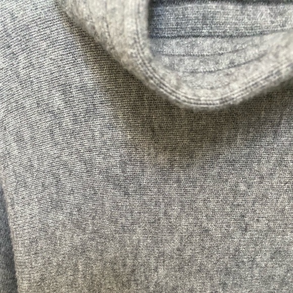 Grey sweater - Picture 3 of 5